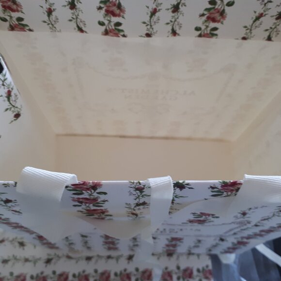 4 Gucci Gift Shopping Paper Bags White Floral 10"x9"x6" - Picture 5 of 6